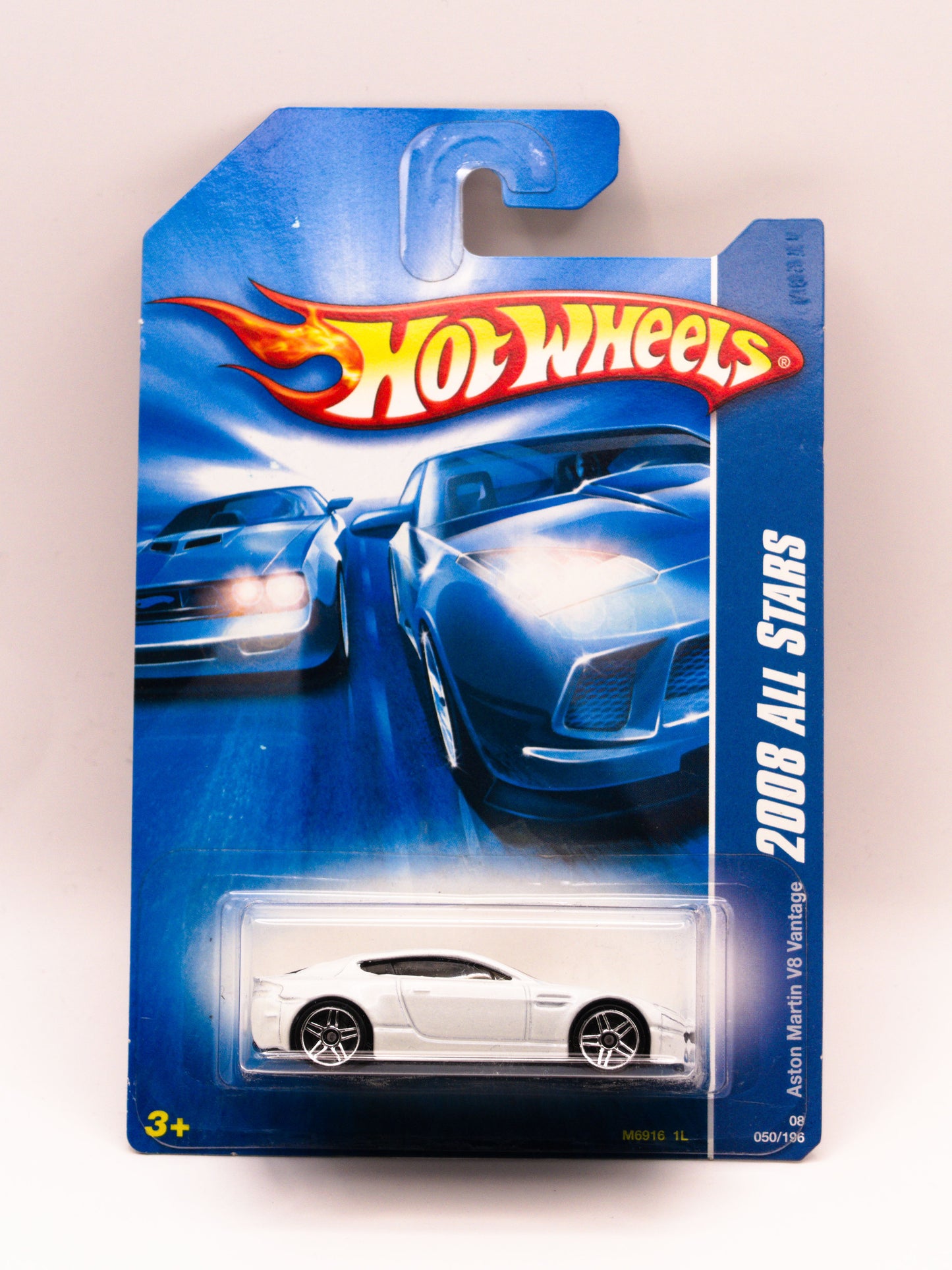 Aston Martin V8 Vantage Biały