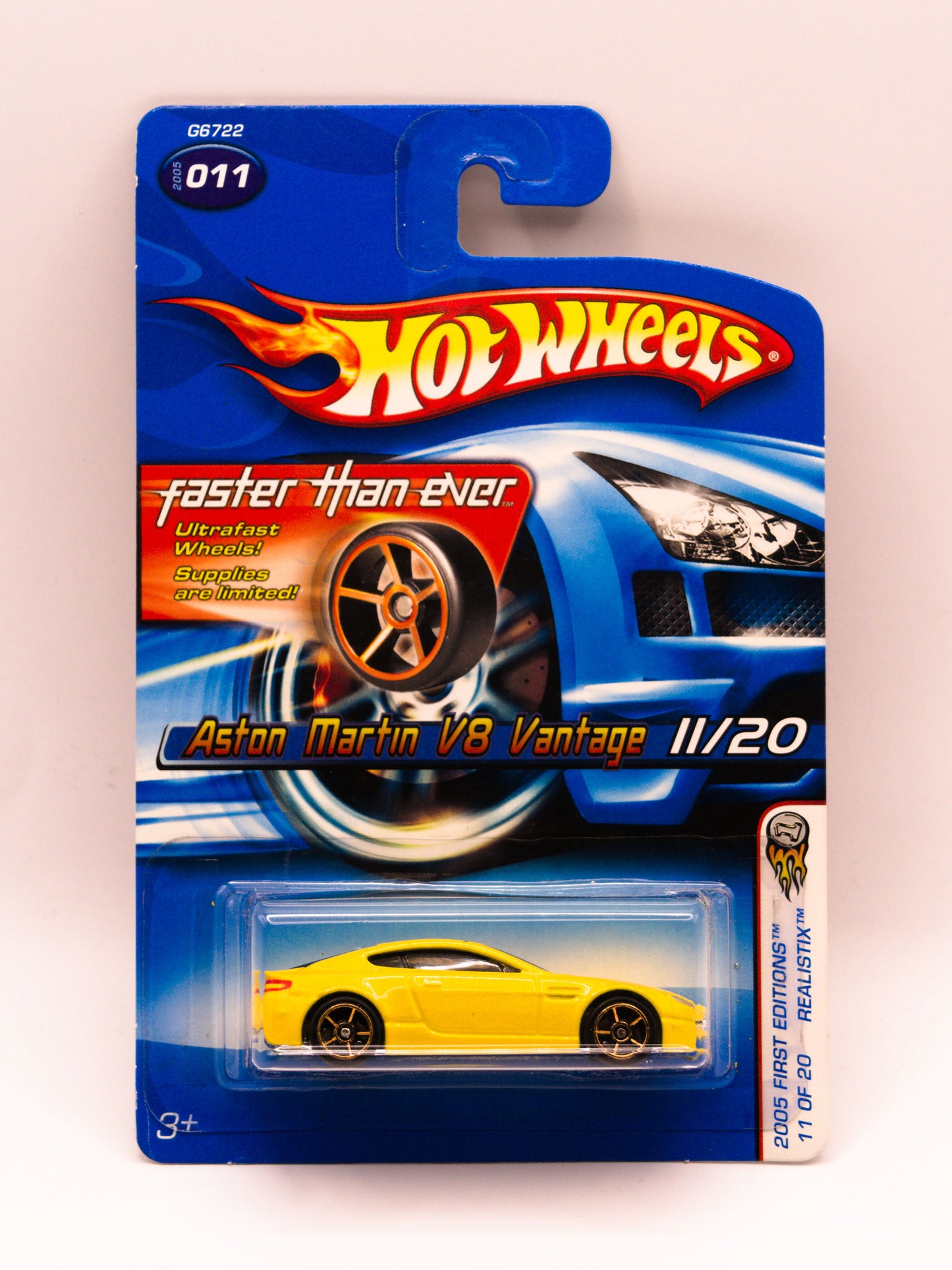 Aston Martin V8 Vantage Żółty Realistix 2 Wariant Karty