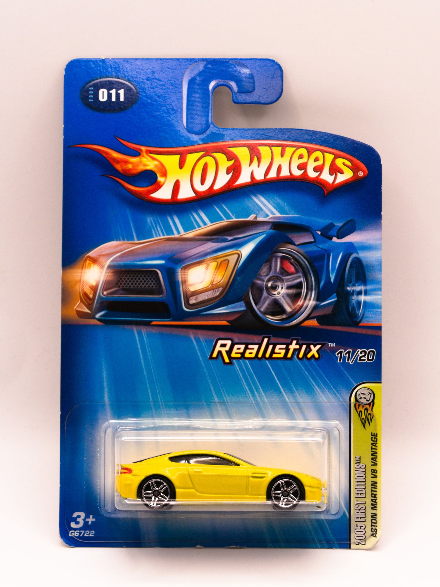 Aston Martin V8 Vantage Żółty Realistix