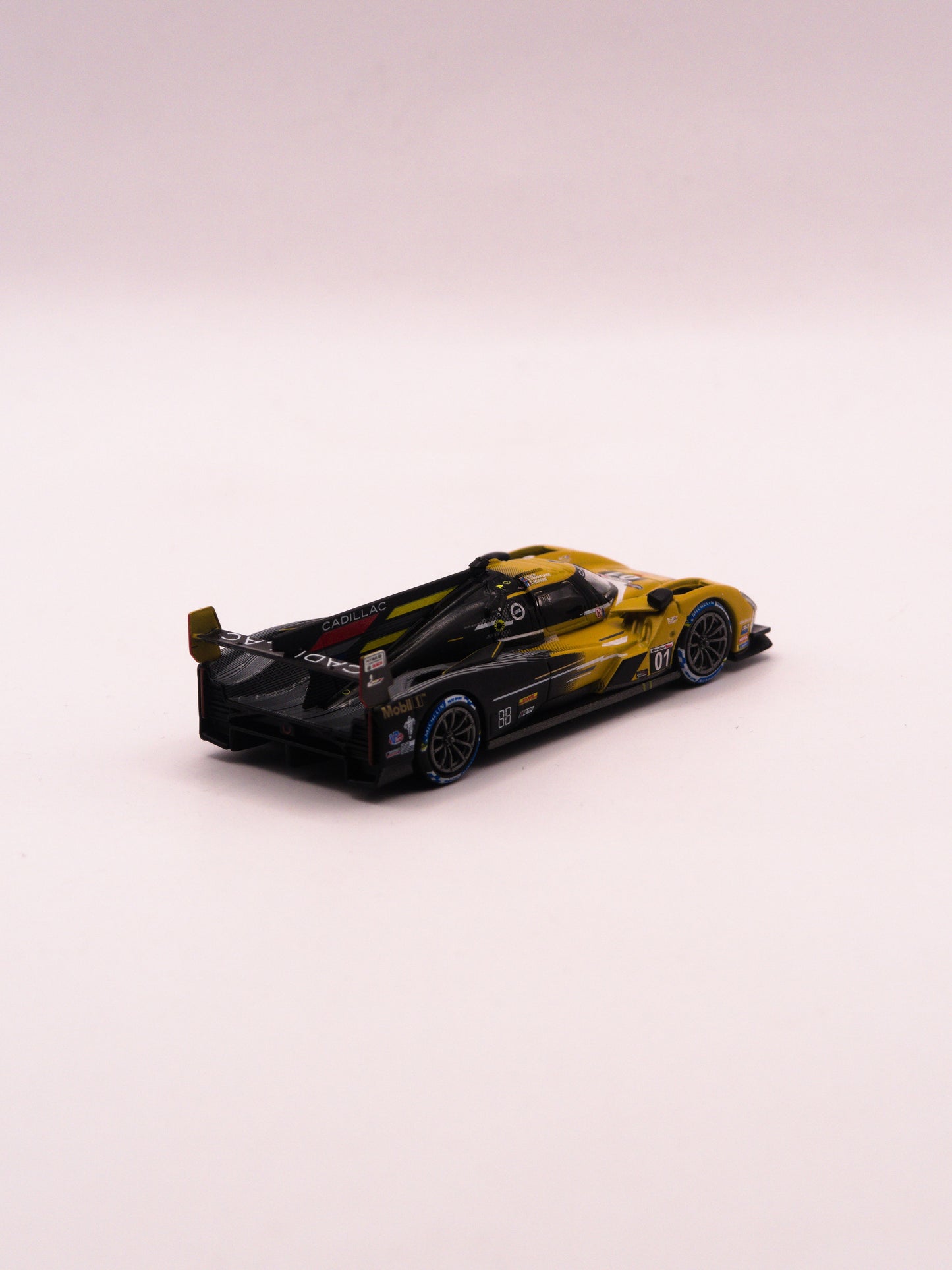 Mini GT #1004 Cadillac V-Series.R #01 2024 IMSA Sebring Żółty