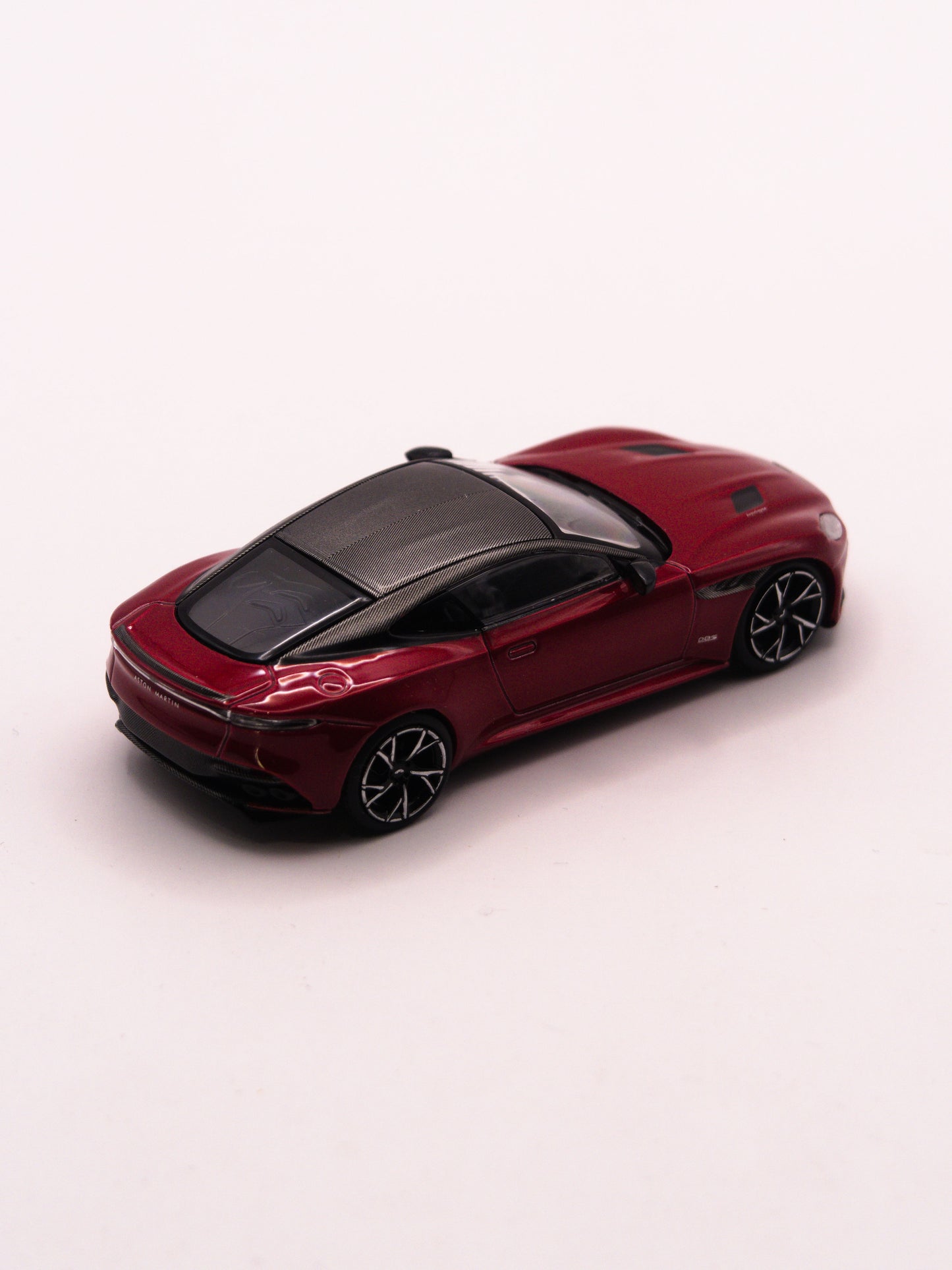 Mini GT #1065 Aston Martin DBS Hyper Red Czerwony