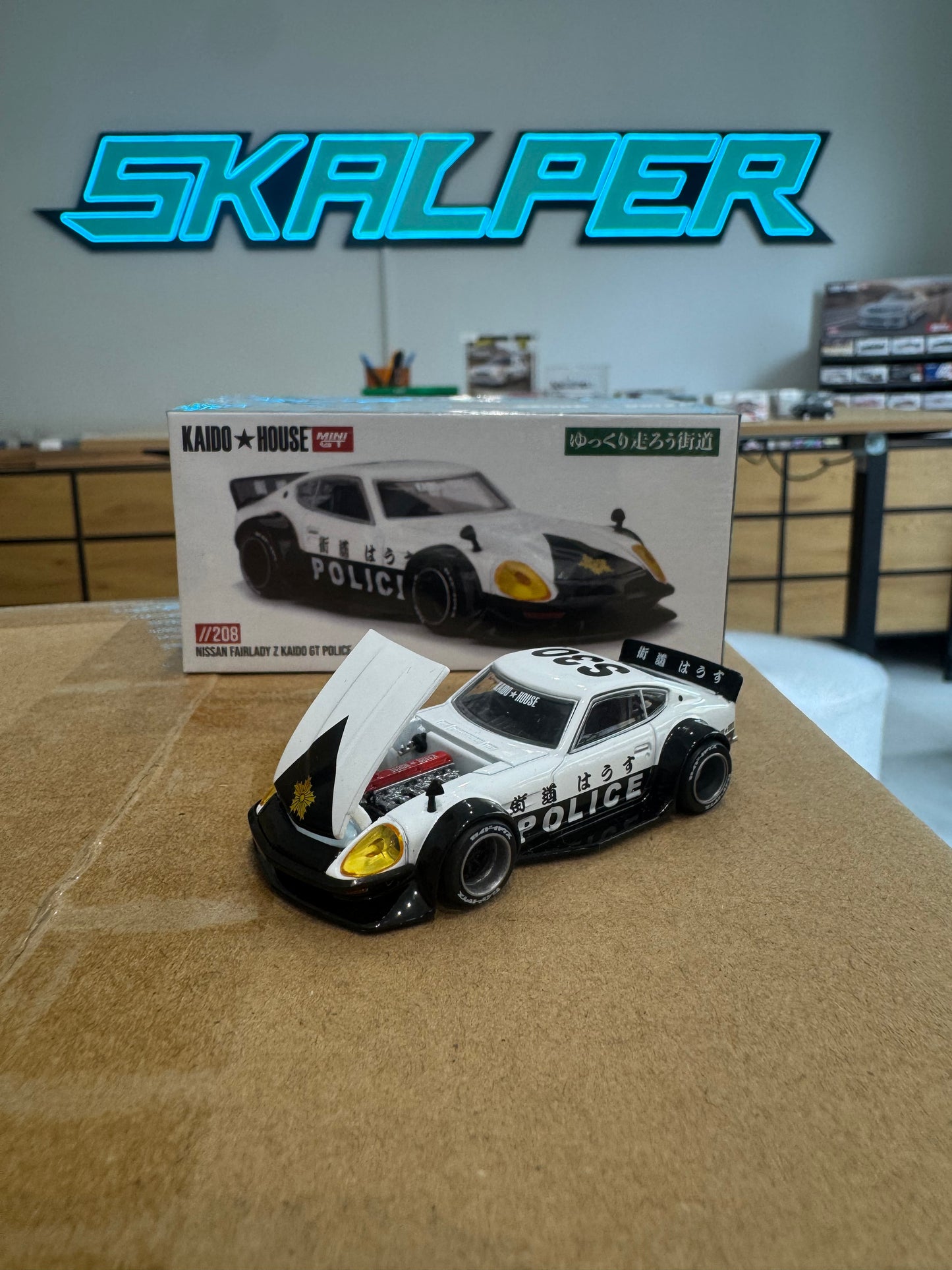 Kaido House #208 Nissan Fairlady Z Police Czarno-Biały - SEALED BOX! CHASE!