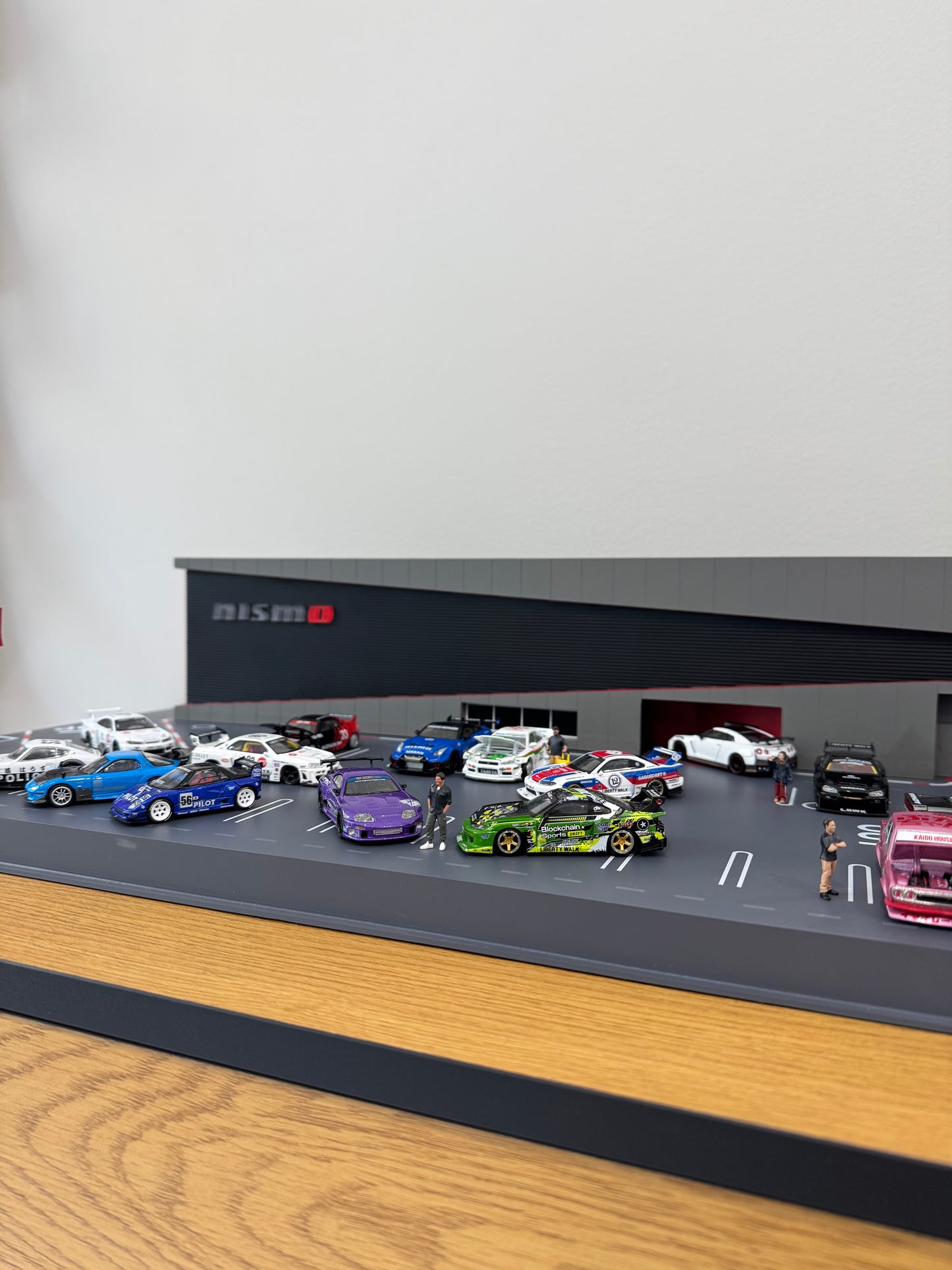 Mini GT #AC34 Diorama Nismo - Parking 40TH Anniversary Nismo Operation