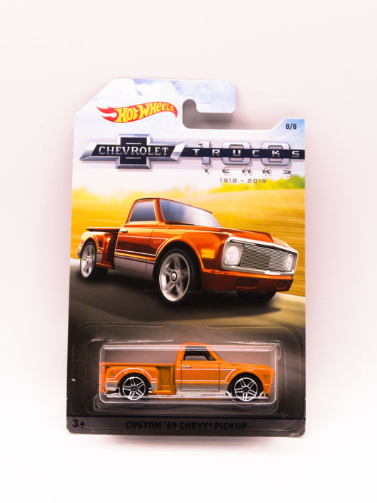 Custom '69 Chevy Pickup Pomarańczowy 100 Trucks Years