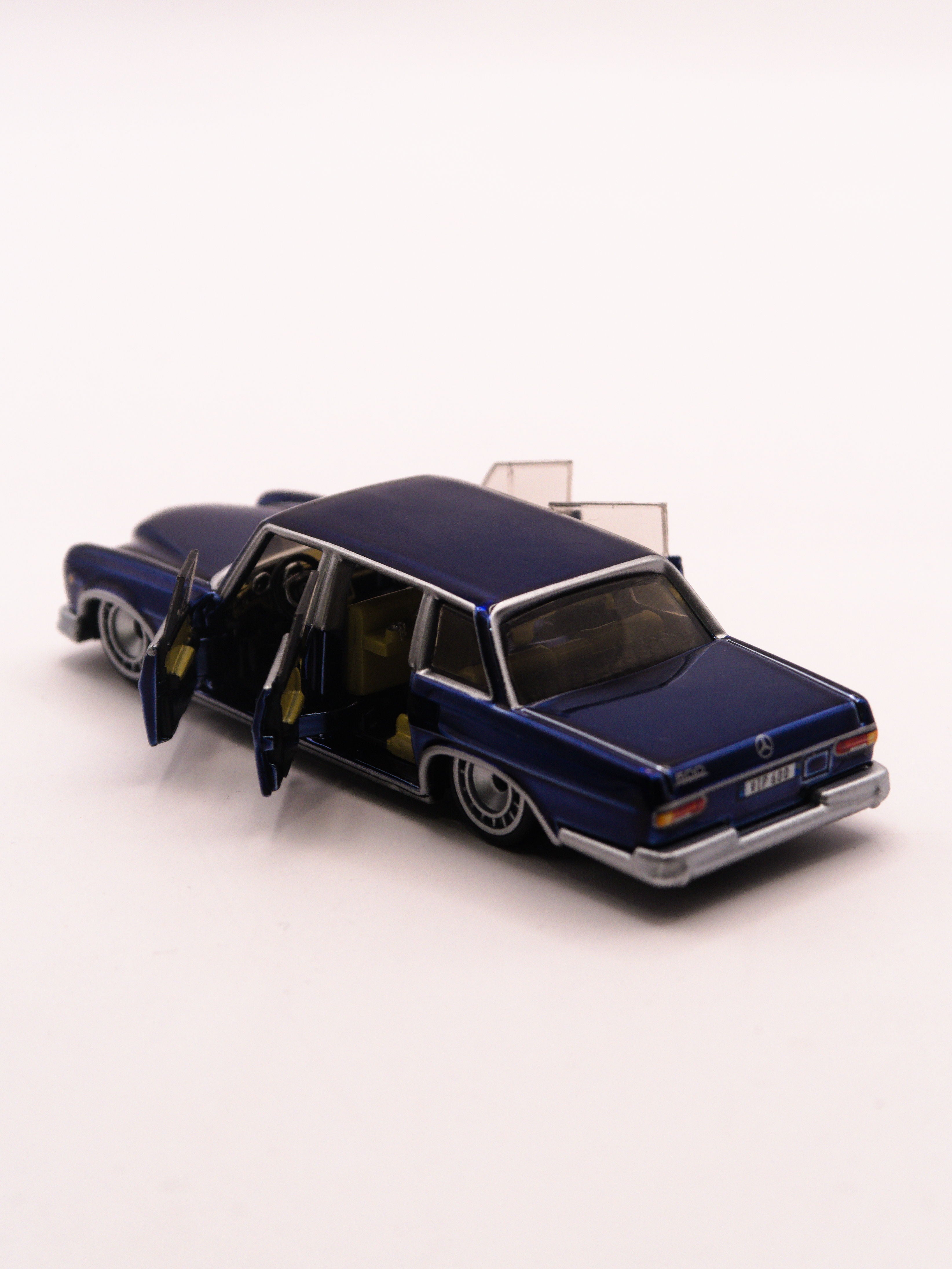 Red Line Club 1964 Mercedes Benz 600 Niebieski – Skalper