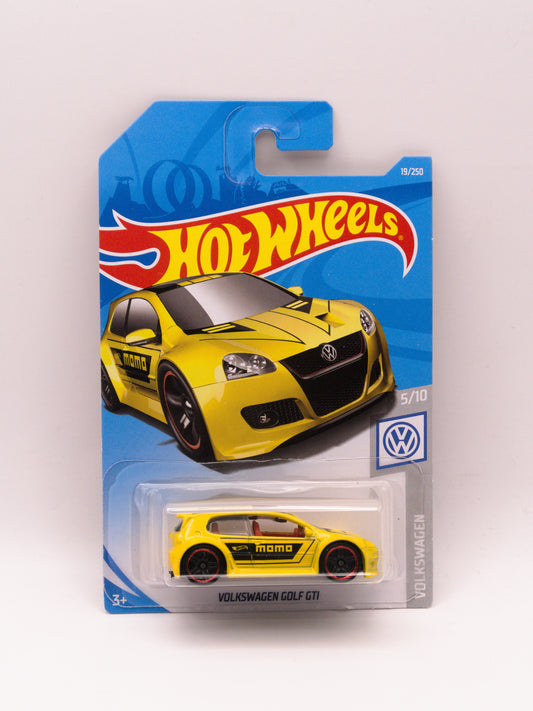 Volkswagen Golf GTI Żółty MOMO