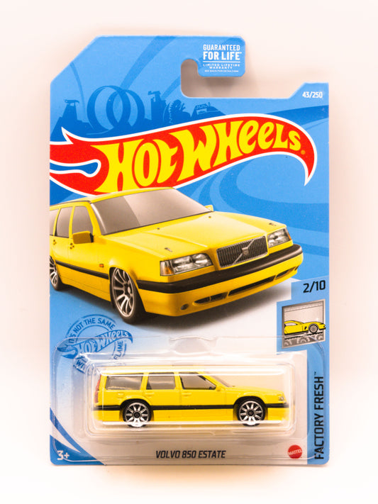 Volvo 850 Estate Żółty
