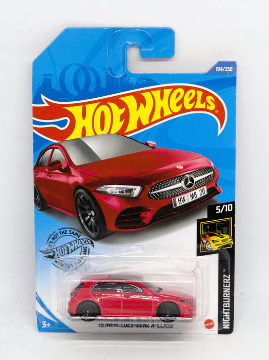 '19 Mercedes-Benz A-Klasa Czerwony *Uszkodzony