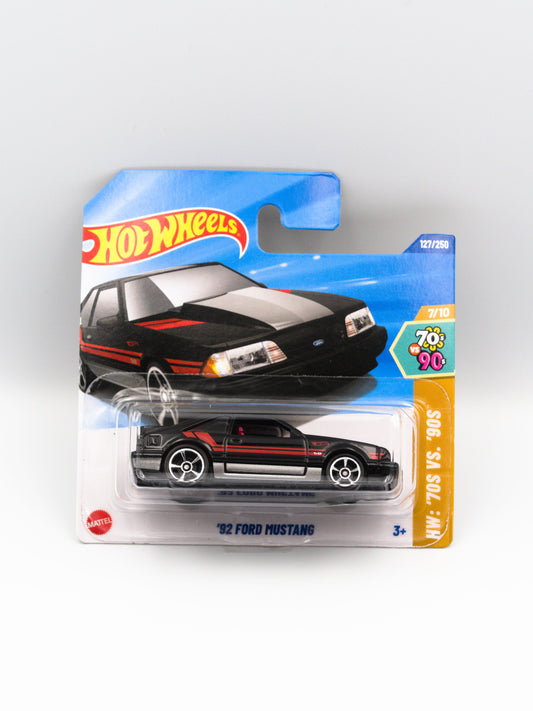 '92 Ford Mustang Czarny