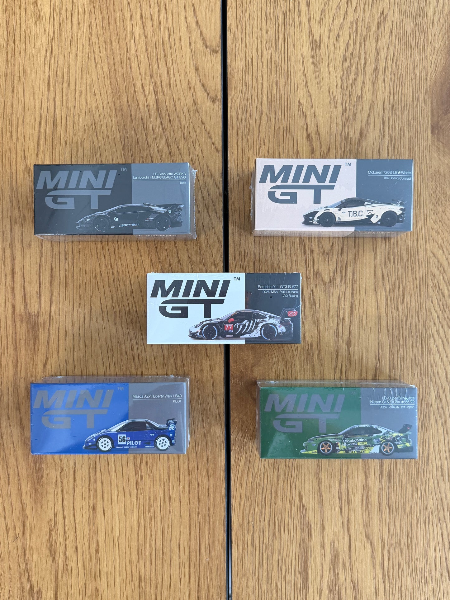 STARTER PACK 4/10 - Mini GT Skeleton + 4 Mini GT