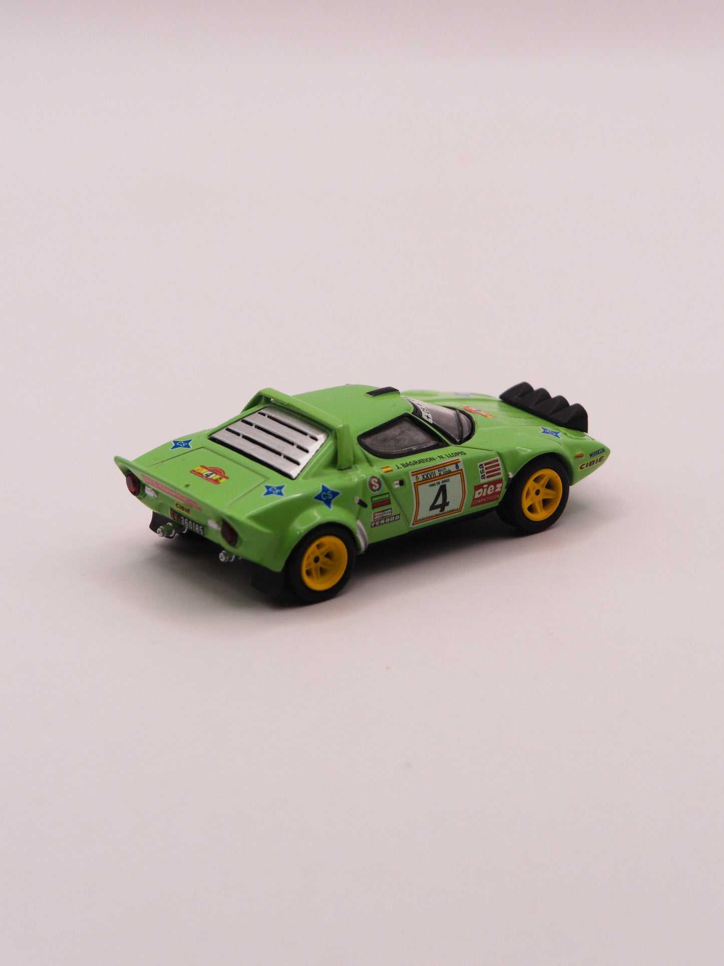 Mini GT #1050 Lancia Stratos HF #4 Spanish Rally Champion ZIelony