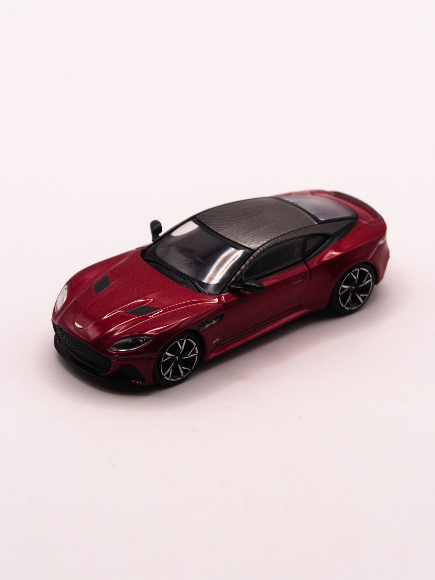 Mini GT #1065 Aston Martin DBS Hyper Red Czerwony
