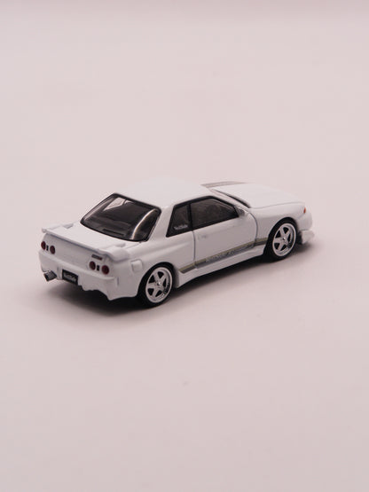 Mini GT #1066 Nissan Skyline R32 Veilside Combat Biały