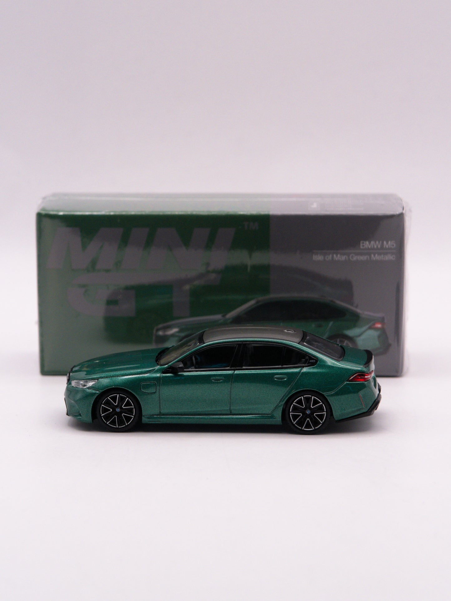 Mini GT #1086 BMW M5 Isle of Man Zielony