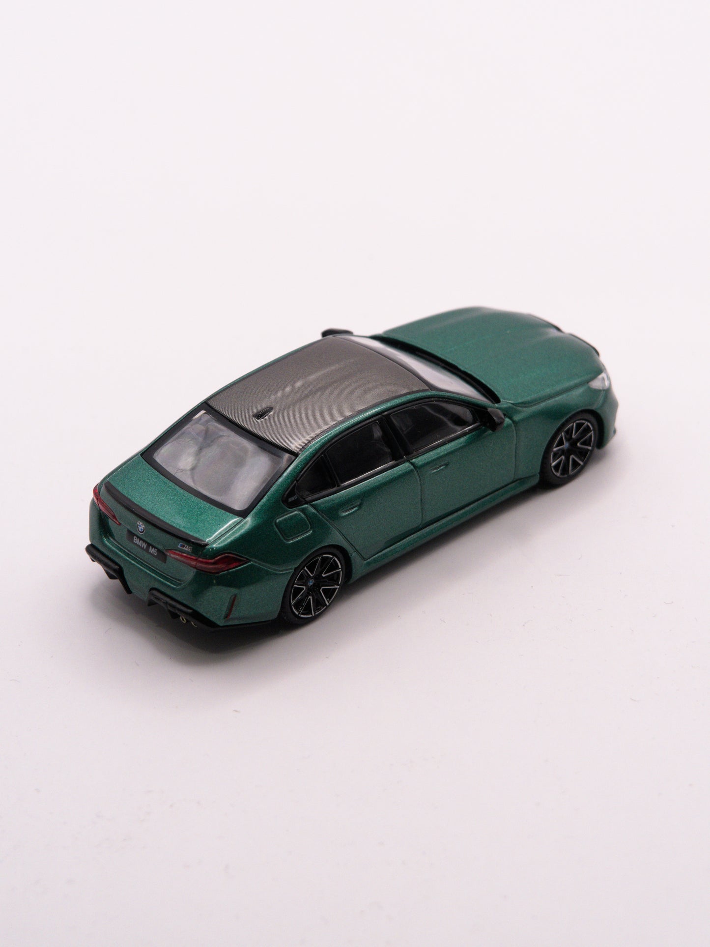 Mini GT #1086 BMW M5 Isle of Man Zielony