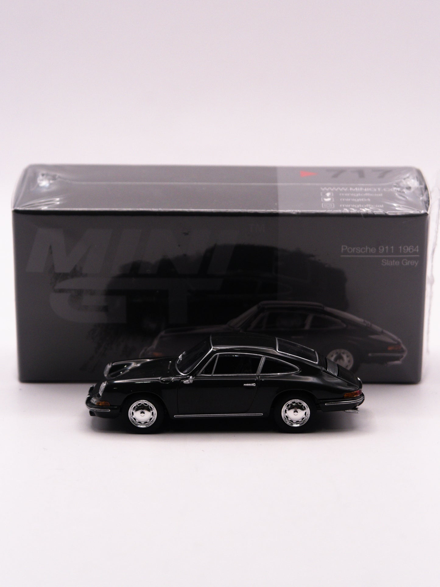 Mini GT #717 Porsche 911 Szary