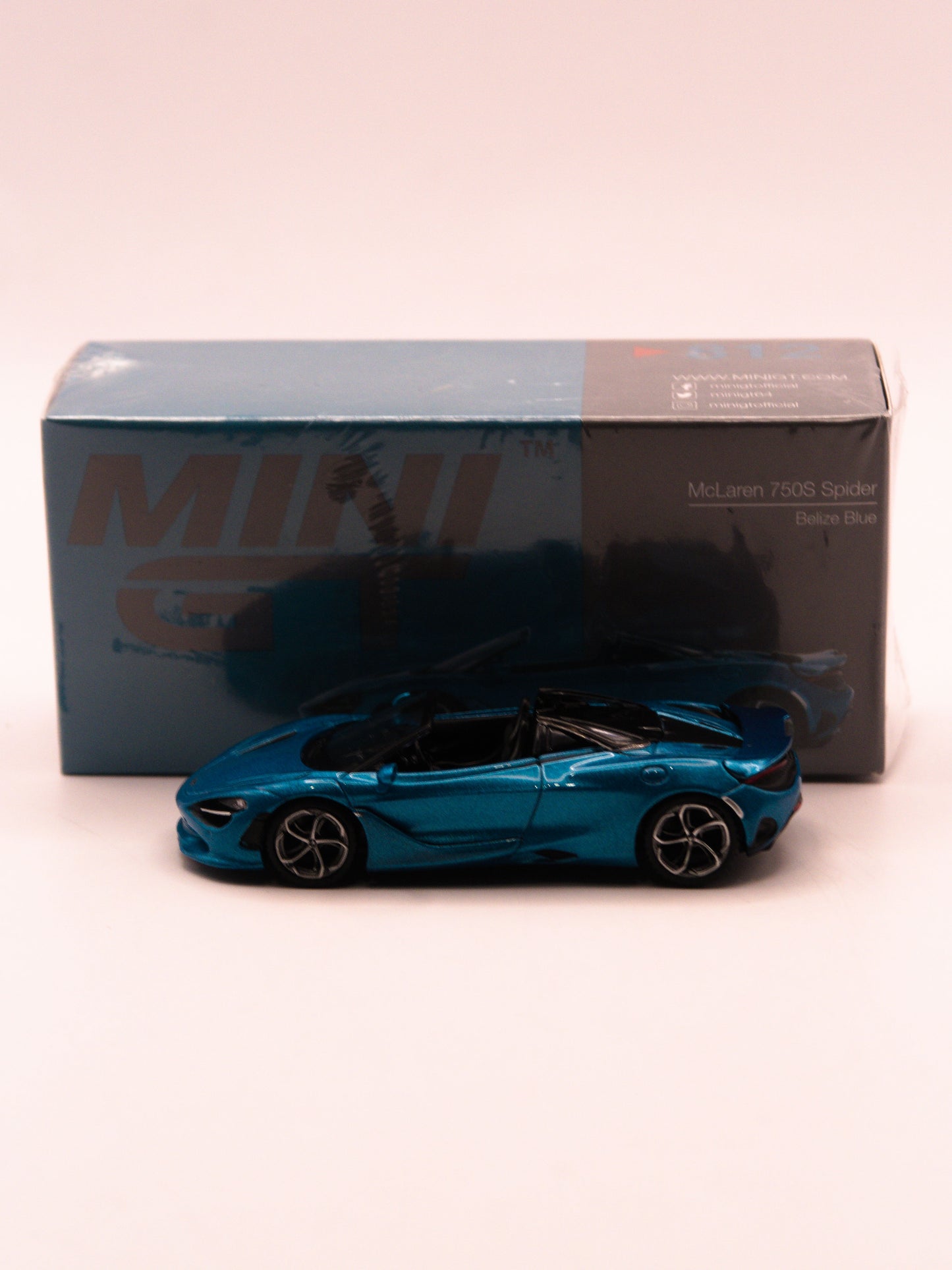 Mini GT #812 McLaren 750S Spider Niebieski