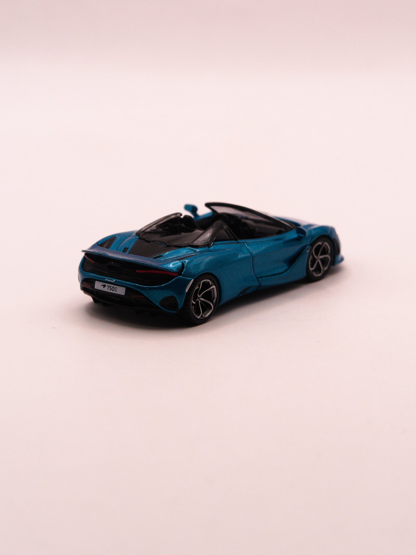 Mini GT #812 McLaren 750S Spider Niebieski