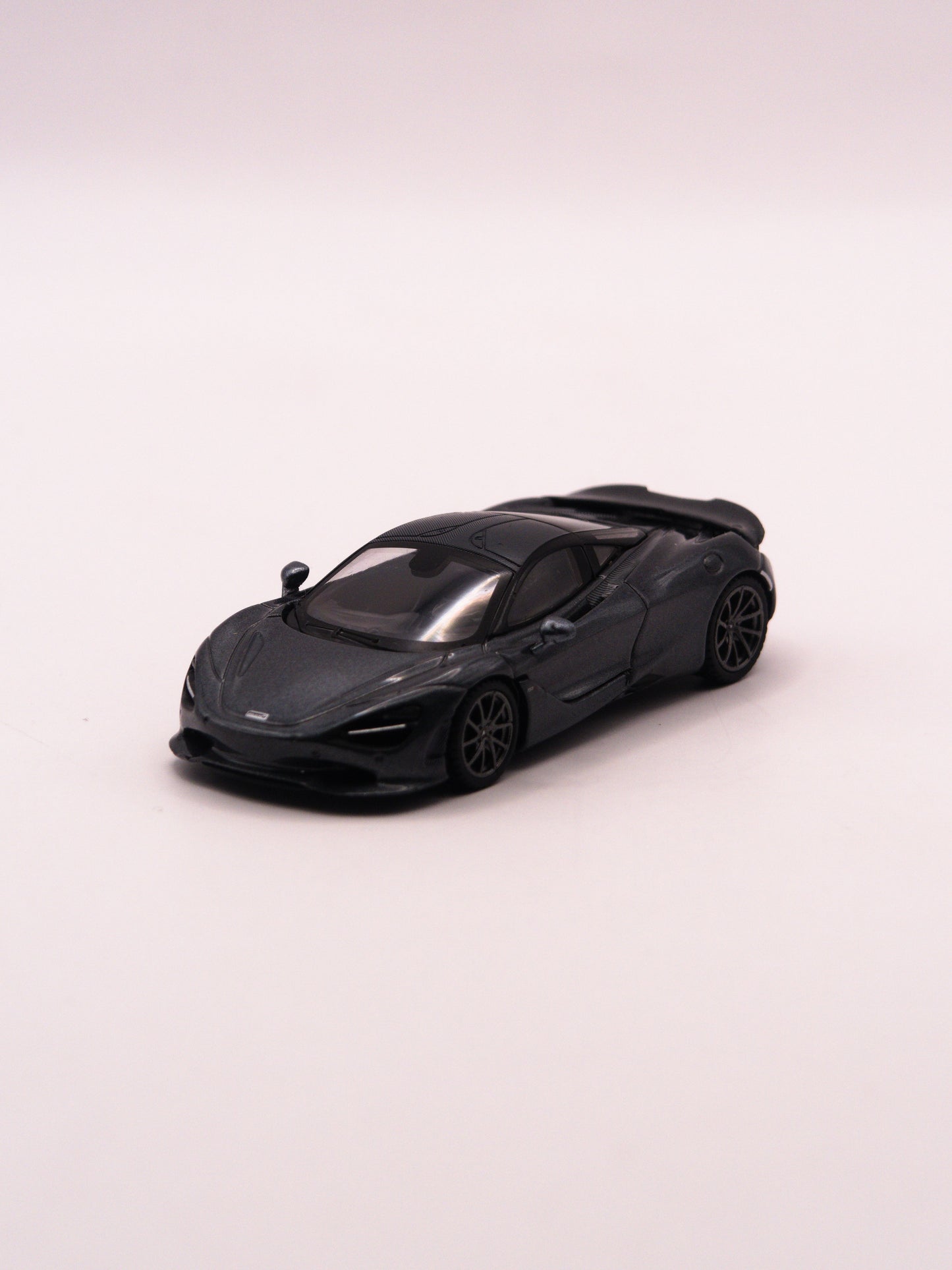 Mini GT #815 McLaren 750S Szary