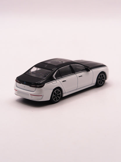 Mini GT #959 BMW i7 xDrive60 Biały