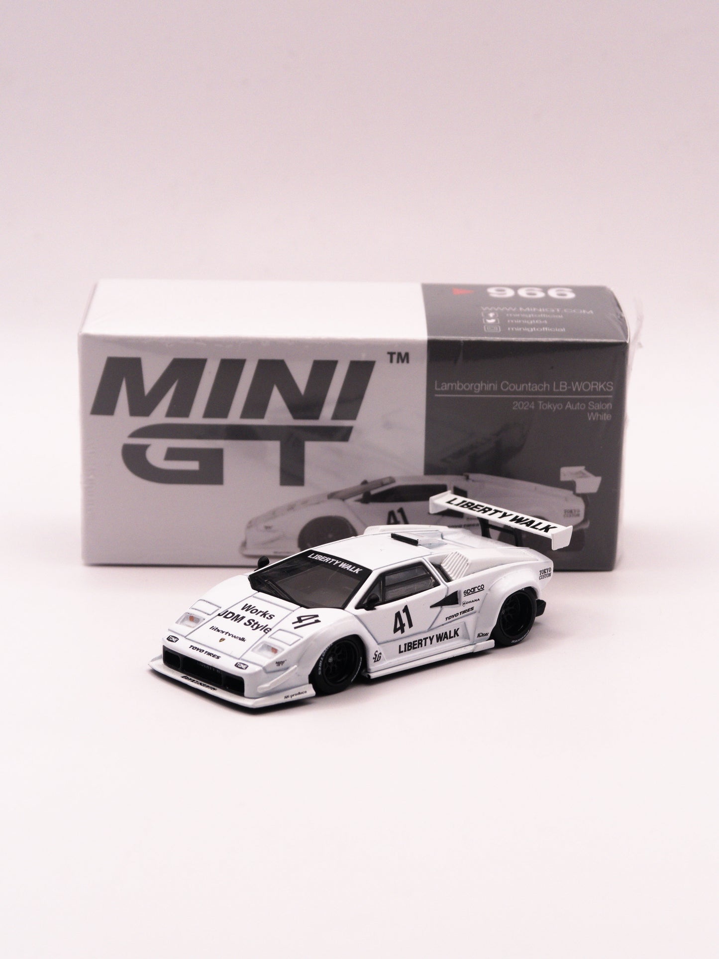 Mini GT #966 Lamborghini Countach LB-WORKS Biały